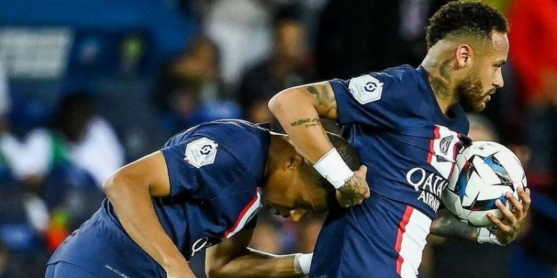 Top 10 Highlight Bóng Đá Ấn Tượng Trong Sự Nghiệp Cầu Thủ 4 Neymar – Bàn thắng vào lưới PSG trong trận gặp Barcelona (2017)